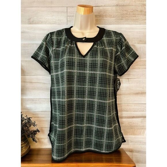Womens A.U.W Plaid Green Short Sleeve Top NWT Size Small Cute - Picture 1 of 9